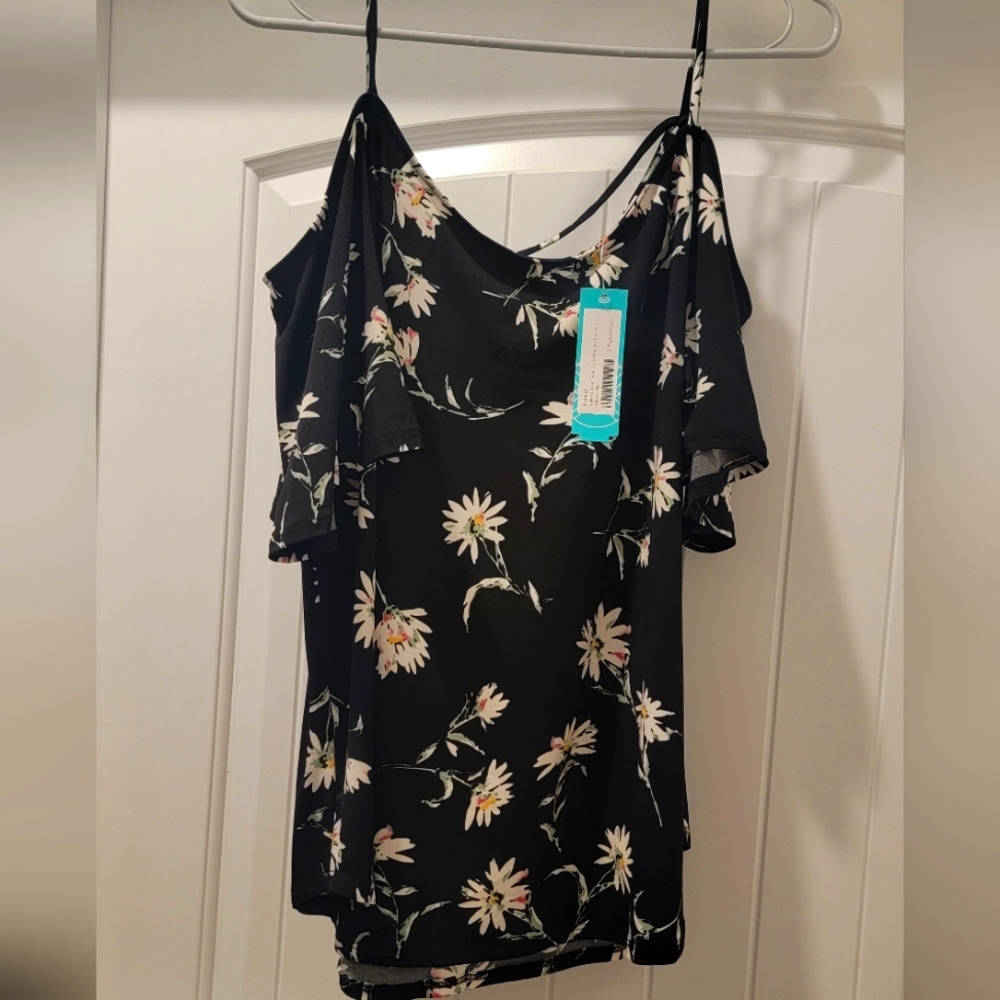 NWT Kaileigh Valette Back Detail Cold Shoulder Knit Top XL